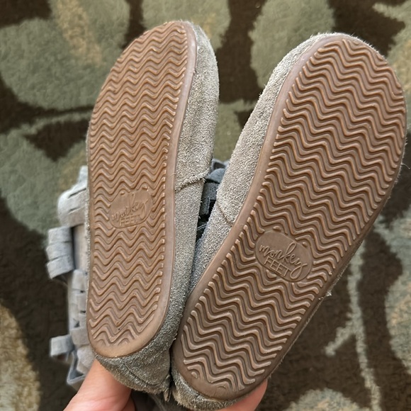 NWOT Monkey feet grey fringe boots size 3-4 years - Picture 4 of 7